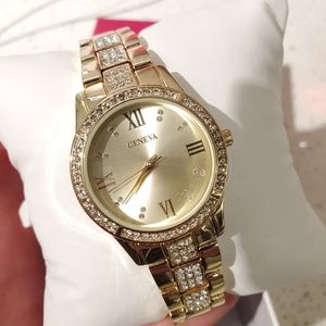 ✨ Geneva Gold-Tone Crystal Round Watch – New in Box ✨